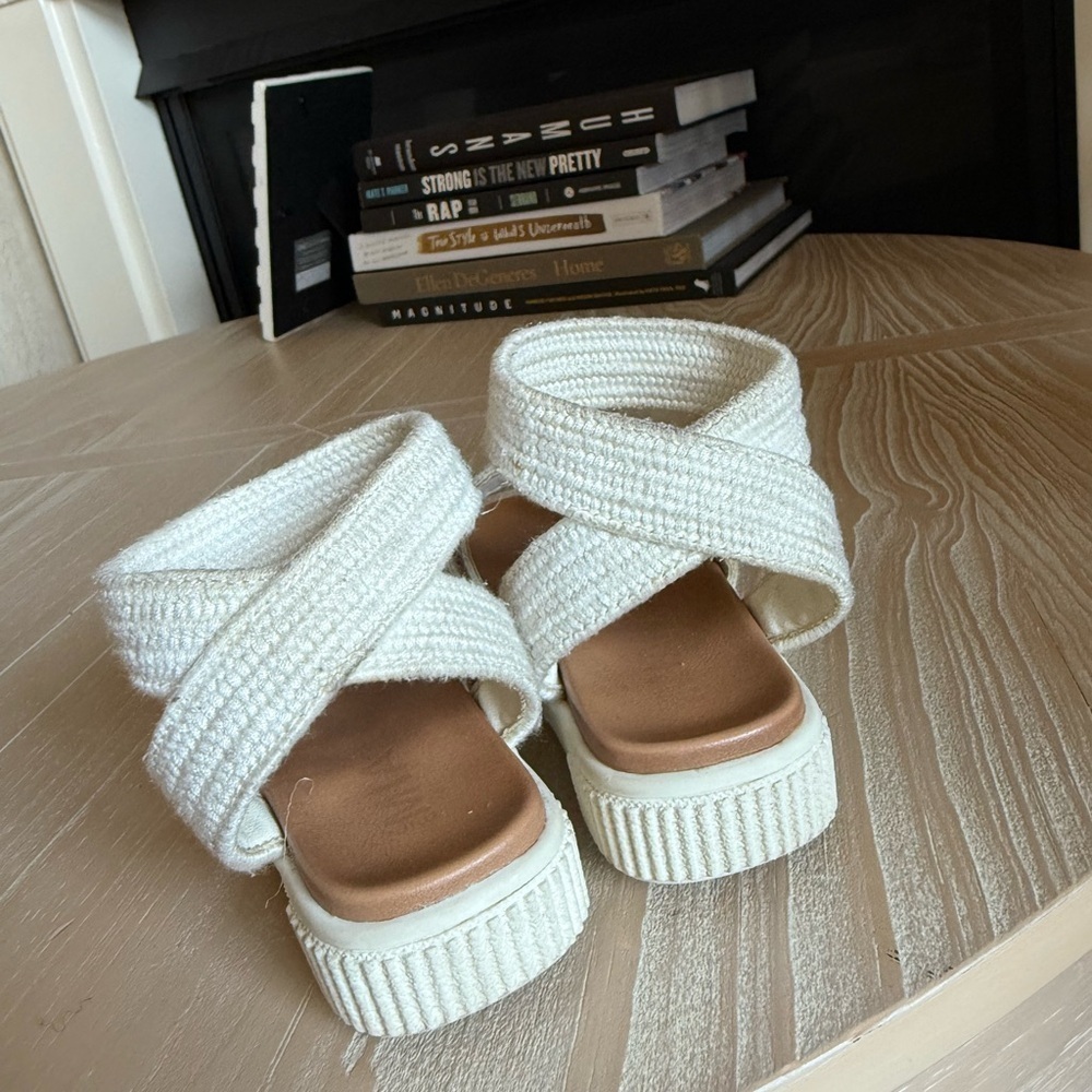 Mia|Baby girl, toddler off white Embroidered floral sandals in boho style•••8 - Picture 4 of 9